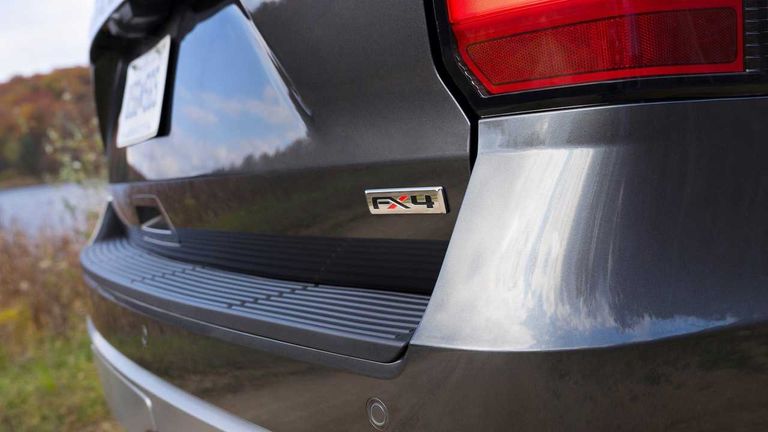 طراز فورد إكسبدشن FX4 2020