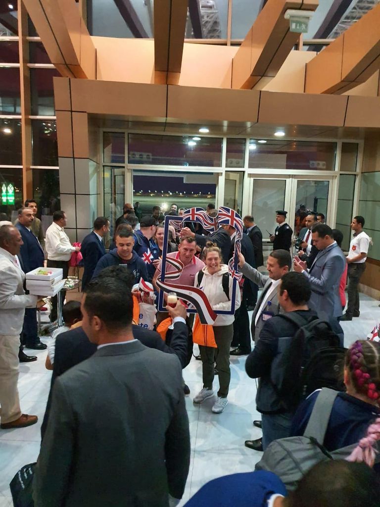 استقبال حافل بركاب أول طائرة بريطانية تصل إلى شرم الشيخ منذ سنوات