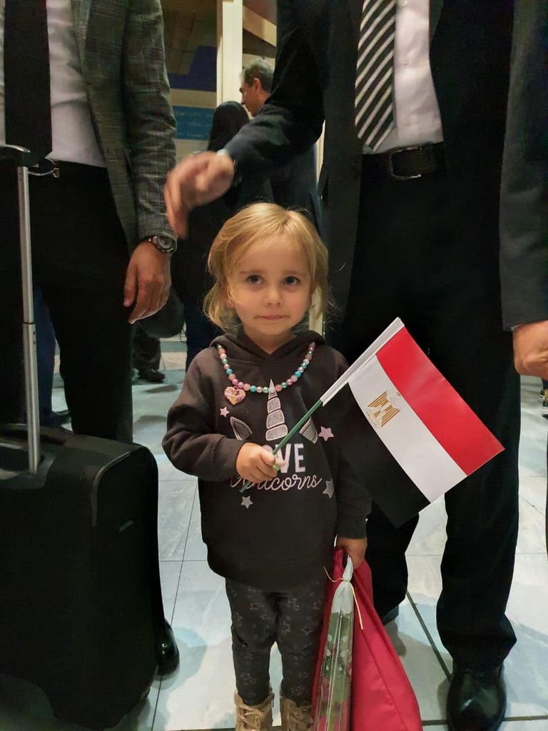 استقبال حافل بركاب أول طائرة بريطانية تصل إلى شرم الشيخ منذ سنوات