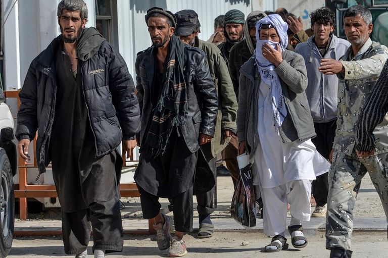 مدمنو مخدرات في مركز لإعادة التأهيل بأفغانستان