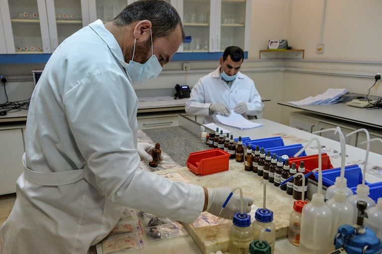 مدمنو مخدرات في مركز لإعادة التأهيل بأفغانستان