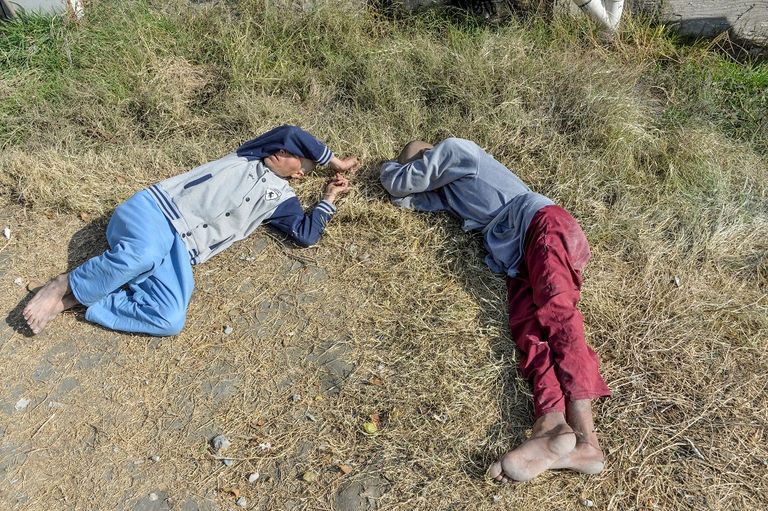 مدمنو مخدرات في مركز لإعادة التأهيل بأفغانستان