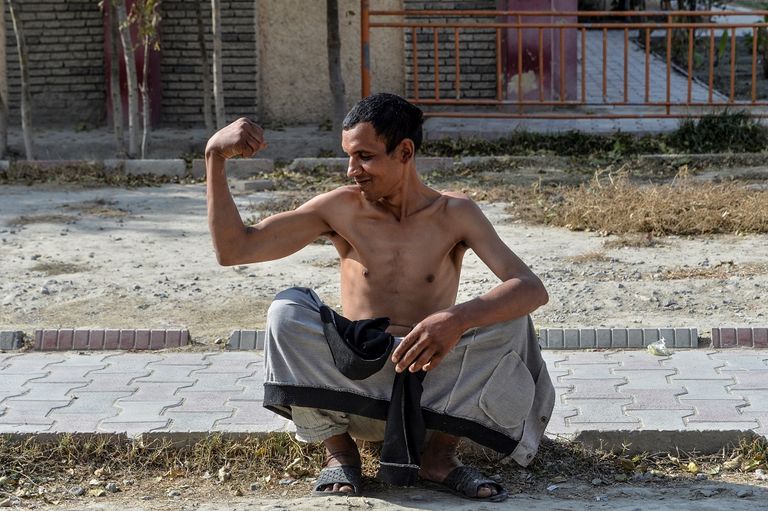 مدمنو مخدرات في مركز لإعادة التأهيل بأفغانستان