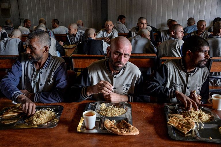 مدمنو مخدرات في مركز لإعادة التأهيل بأفغانستان