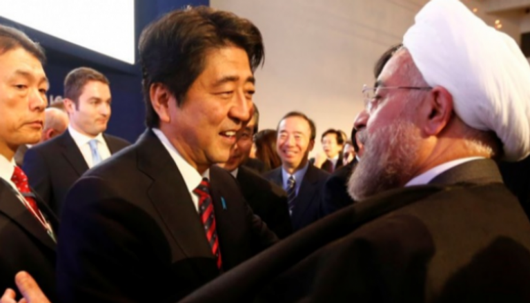 رئيس الوزراء الياباني والرئيس الإيراني حسن روحاني