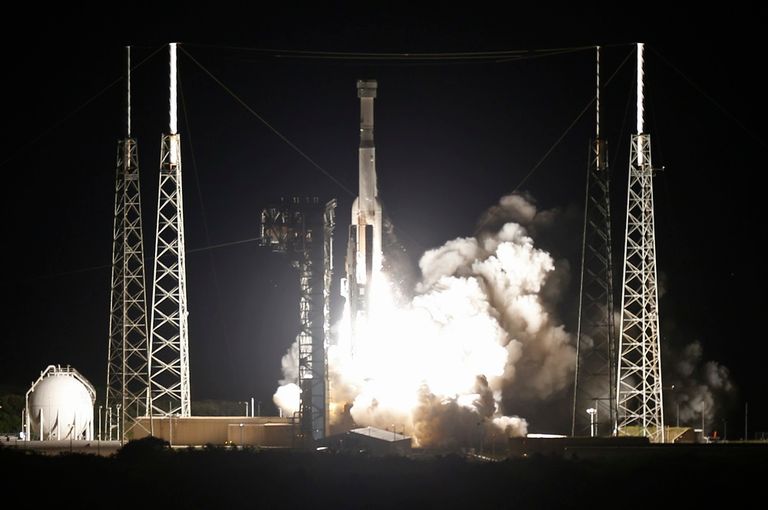 لحظة انطلاق المركبة الفضائية