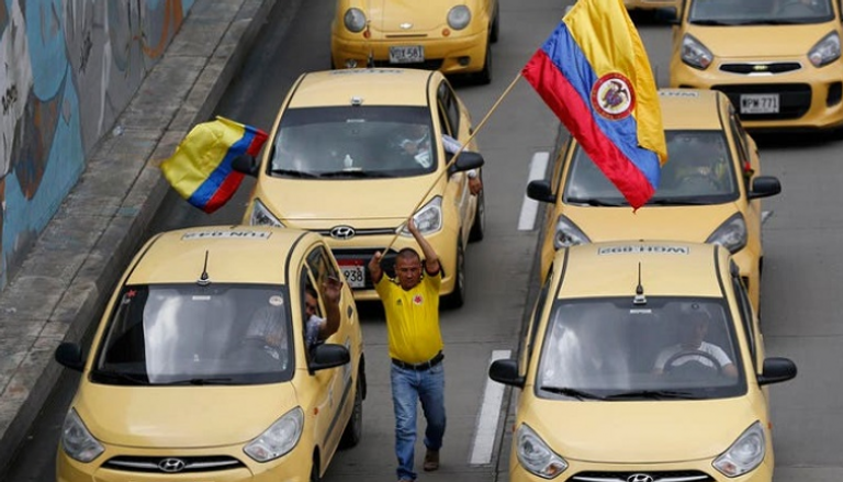 سائقو سيارات الأجرة في كولومبيا عارضوا أوبر