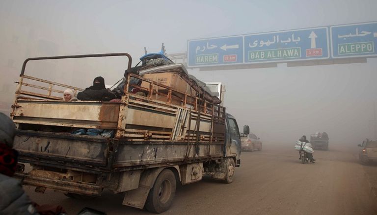 نزوح آلاف السوريين من إدلب - أ ف ب