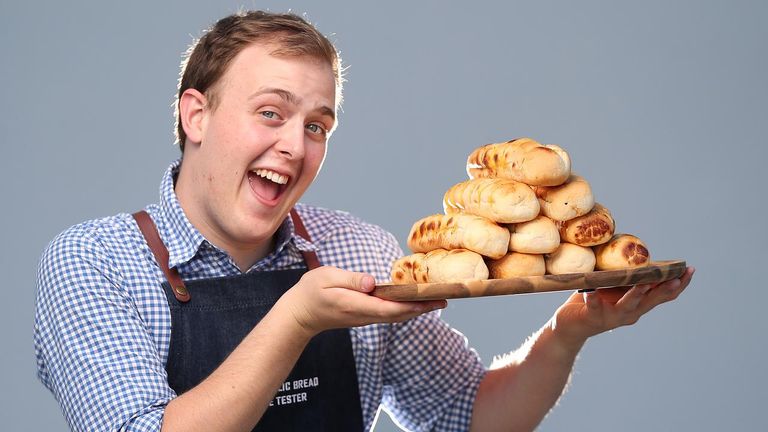 تذوق خبز الثوم من أغرب وظائف 2019