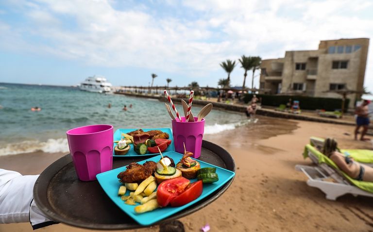 محافظة البحر الأحمر المصرية تحظر استخدام الأكياس البلاستيكية