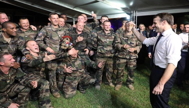 جنود نيجرية وفرنسية (فوج المشاة البحرية الثالثة) بحصن مداما في النيجر