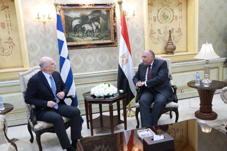 وزير الخارجية المصري سامح شكري ونظيره اليوناني