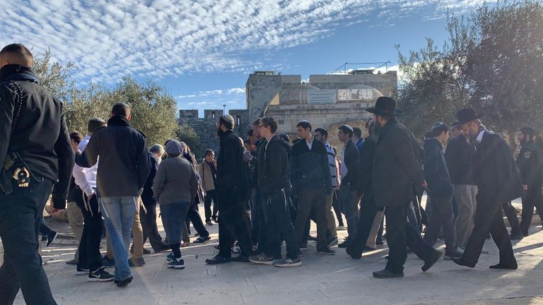 شرطة الاحتلال الإسرائيلي تعتقل فلسطينيات تصدين لاقتحام الأقصى