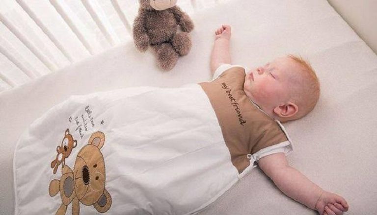 كيس النوم يحمي الرضيع من متلازمة الموت المفاجئ