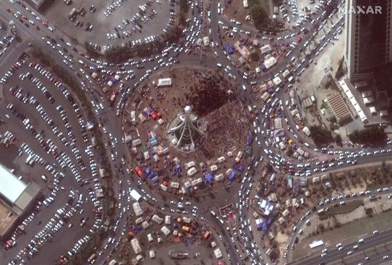 أشخاص تجمعوا في المنامة - البحرين 22 فبراير 2011 الأقمار الصناعية ترصد "فيدما الجليدي" في الأرجنتين 15 مايو 2016