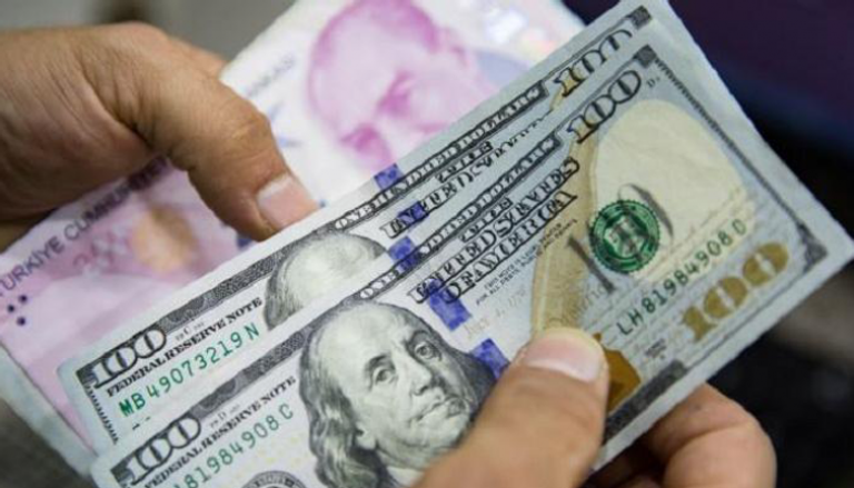 تراجع الليرة أمام الدولار عرض مستمر