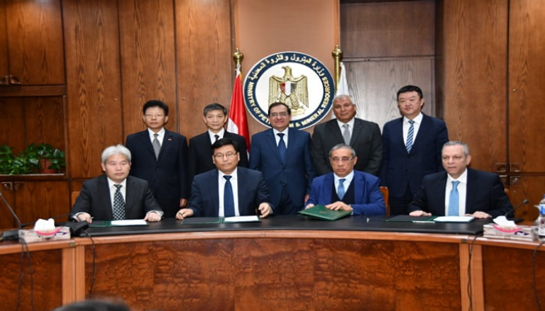 توقيع عقد مشروع الفوسفوريك بين مصر والصين