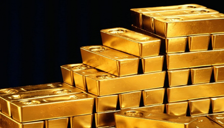 الذهب يبلغ ذروة شهر ونصف بفعل بيانات أمريكية ضعيفة