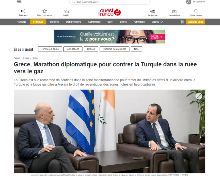 لقاء سابق بين المشير خليفة حفتر ووزير الخارجية اليوناني- أرشيفية