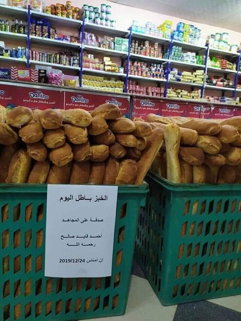 وداع الجزائريين لقائد الجيش جثمان قائد الجيش الجزائري الراحل أحمد قايد صالح