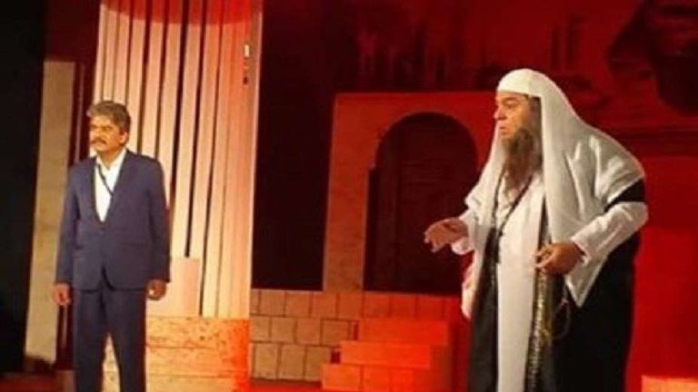 الحالة توهان يحيى الفخراني في مشهد من "الملك لير"
