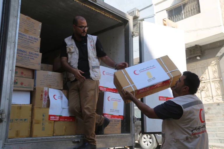 شحنة أدوية ومحاليل إماراتية لمكافحة حمى الضنك في شبوة اليمنية