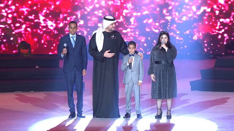 الجسمي قدَّم الأغنية رفقة 3 من متحدي الإعاقة