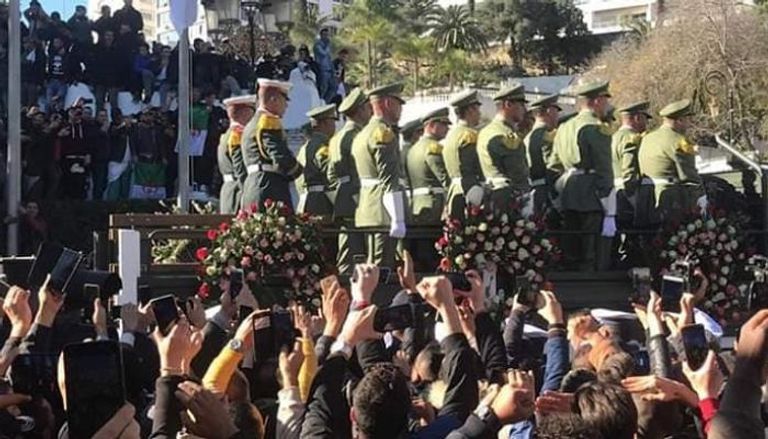جنازة تاريخية لرئيس الأركان الجزائري الراحل أحمد قايد صالح