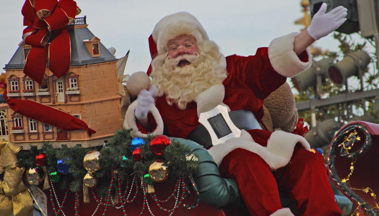شخصية "سانتا كلوز" من رموز الاحتفال بالكريسماس