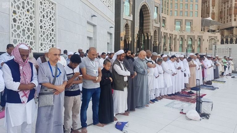 أداء صلاة الكسوف بالمسجد الحرام