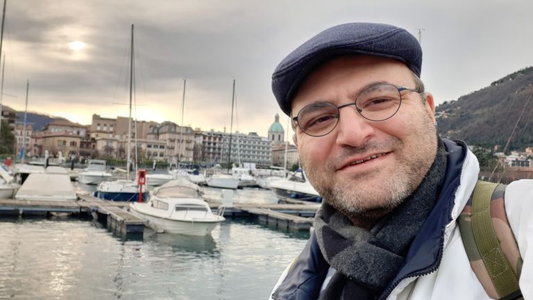 الكاتب السياسي الكردي مسعود محمد انتشار أمني مكثف في عدد من المدن الإيرانية