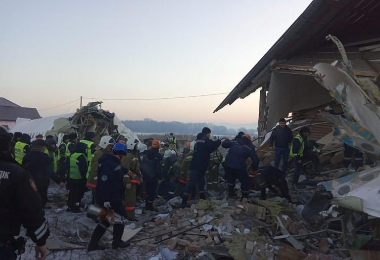 الطائرة المنكوبة راح ضحيتها 15 قتيلا