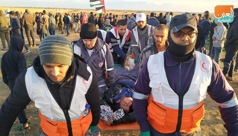 الفلسطينيون يواصلون المشاركة في مسيرات العودة رغم قمع الاحتلال