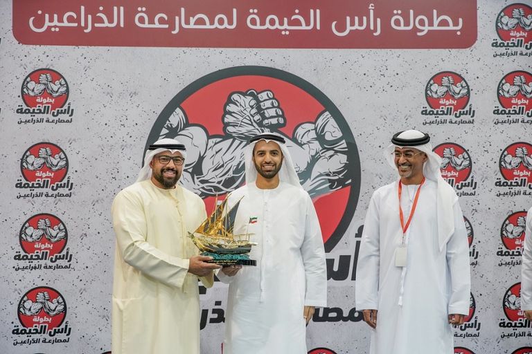 جانب من تتويج الفائزين