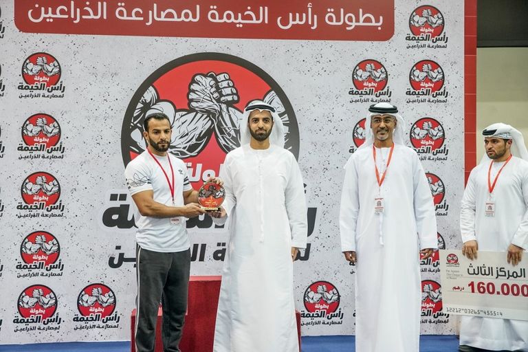 جانب من تتويج الفائزين