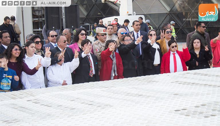 لوحة فنية لقناع توت عنخ آمون تسجل رقما قياسيا بجينيس