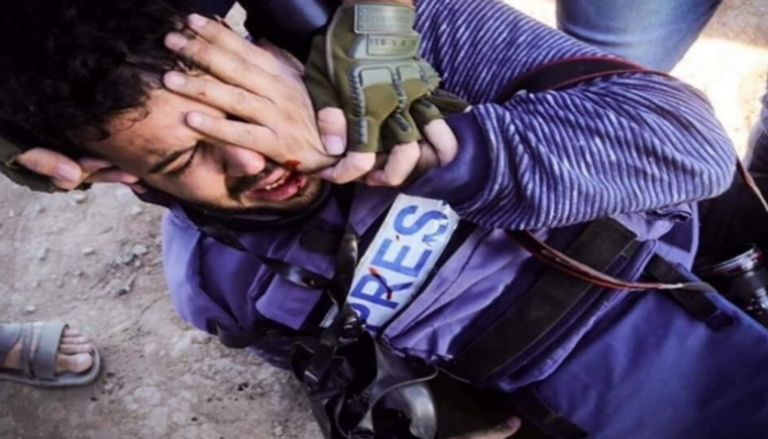 لحظة استهداف قناصة إسرائيل للصحفي عطية درويش - أرشيفية