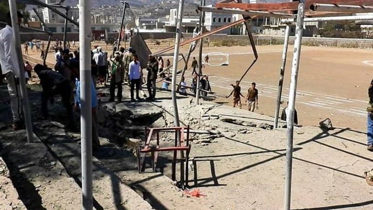 منصة حفل تخرج دفعة عسكرية في مدينة الضالع صورة متداولة من الهجوم