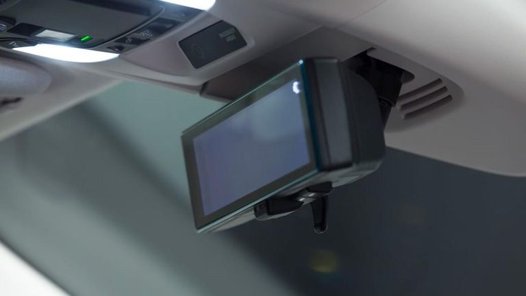 السيارة e الكهربائية تجمع بين روعة التصميم والتقنيات الابتكارية