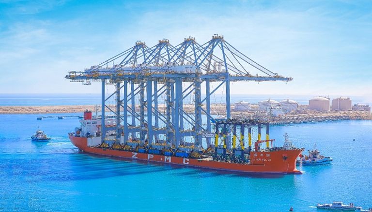 رافعات أرصفة جديدة في "السخنة"