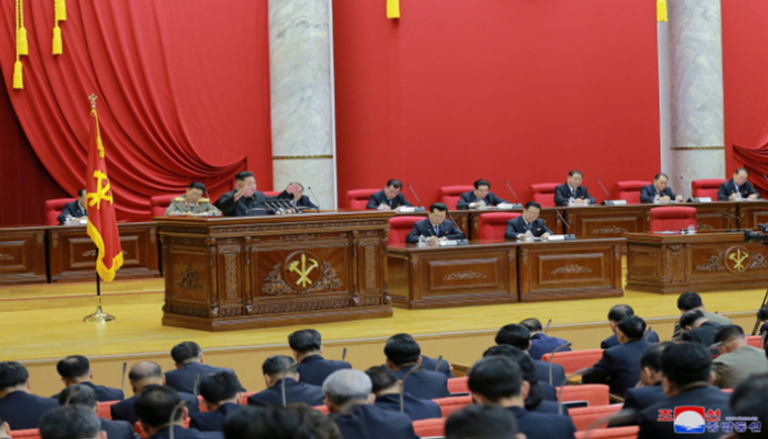 كيم جونج أون زعيم كوريا الشمالية خلال الاجتماع