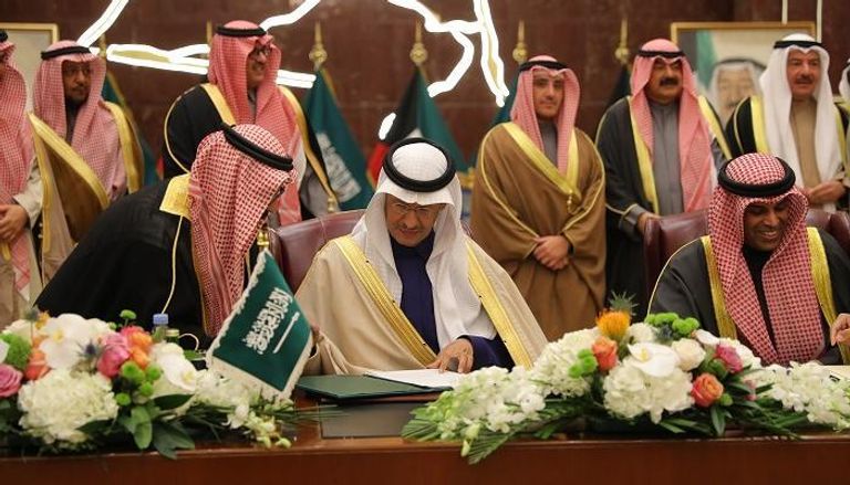 جانب من التوقيع بين السعودية والكويت