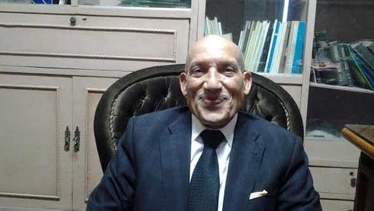 سور الأزبكية يستقبل مكتبات المشاهير ويستنزف ثروات