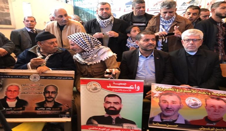 عائلات الأسرى بسجون الاحتلال يطالبون بالإفراج عن ذويهم