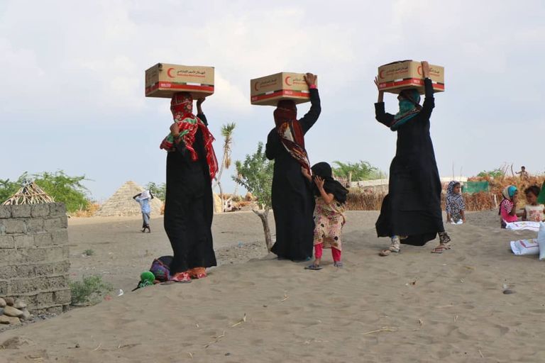 الإمارات تغيث أهل "المخا" اليمنية