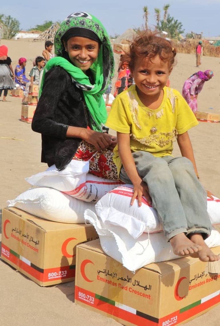 الإمارات تغيث أهل "المخا" اليمنية