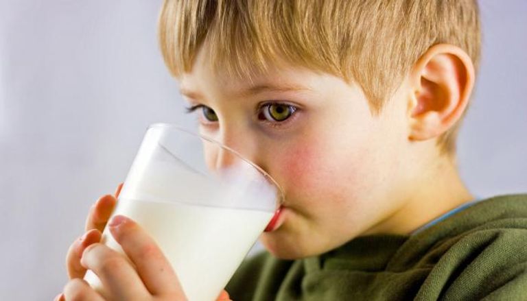تناول الحليب كامل الدسم يقلل من احتمالات التعرض للسمنة