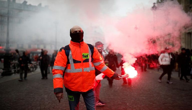 الإضرابات في فرنسا تحدٍ لمنتصف ولاية ماكرون