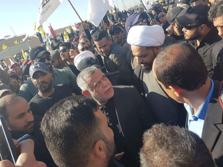 مليشيات الحشد الشعبي أمام السفارة الأمريكية ببغداد