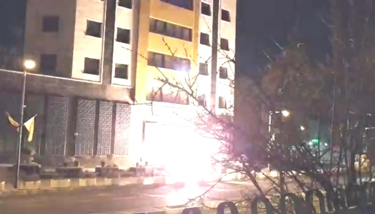 جانب من الانفجار الذي استهدف مؤسسة تابعة للحرس الثوري في طهران